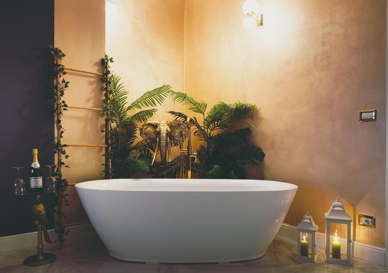 Jungle Suite --- Vasca In Camera Torino Dış mekan fotoğraf