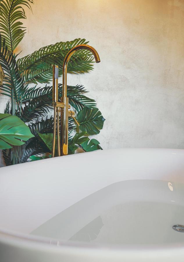 Jungle Suite --- Vasca In Camera Torino Dış mekan fotoğraf