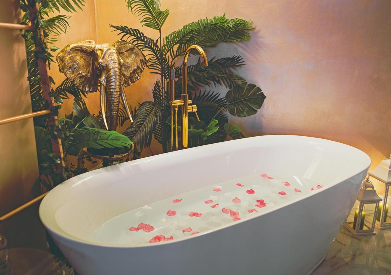 Jungle Suite --- Vasca In Camera Torino Dış mekan fotoğraf