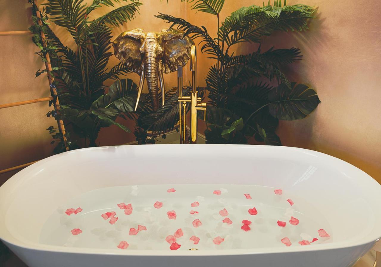 Jungle Suite --- Vasca In Camera Torino Dış mekan fotoğraf