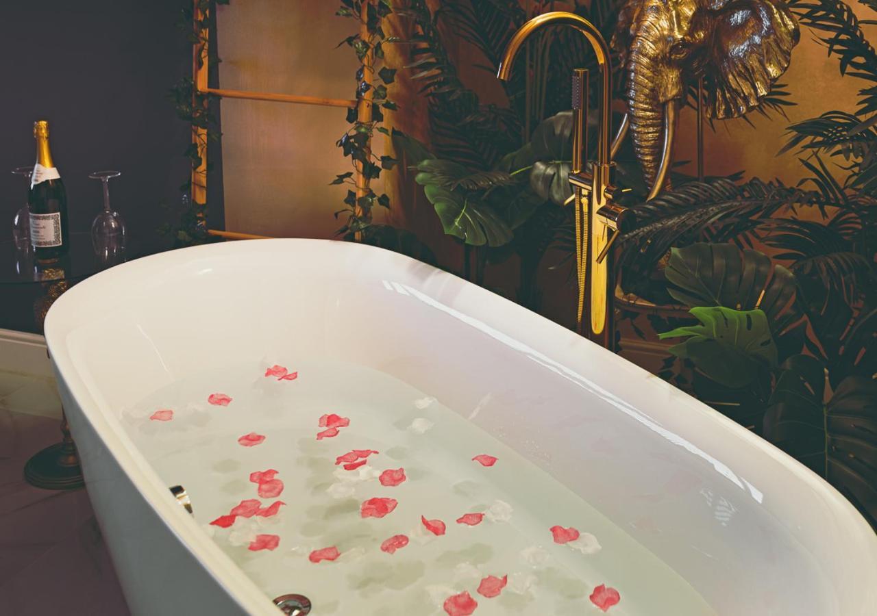 Jungle Suite --- Vasca In Camera Torino Dış mekan fotoğraf